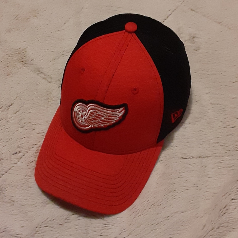 New era Detroit Red Wings velcro mech hat